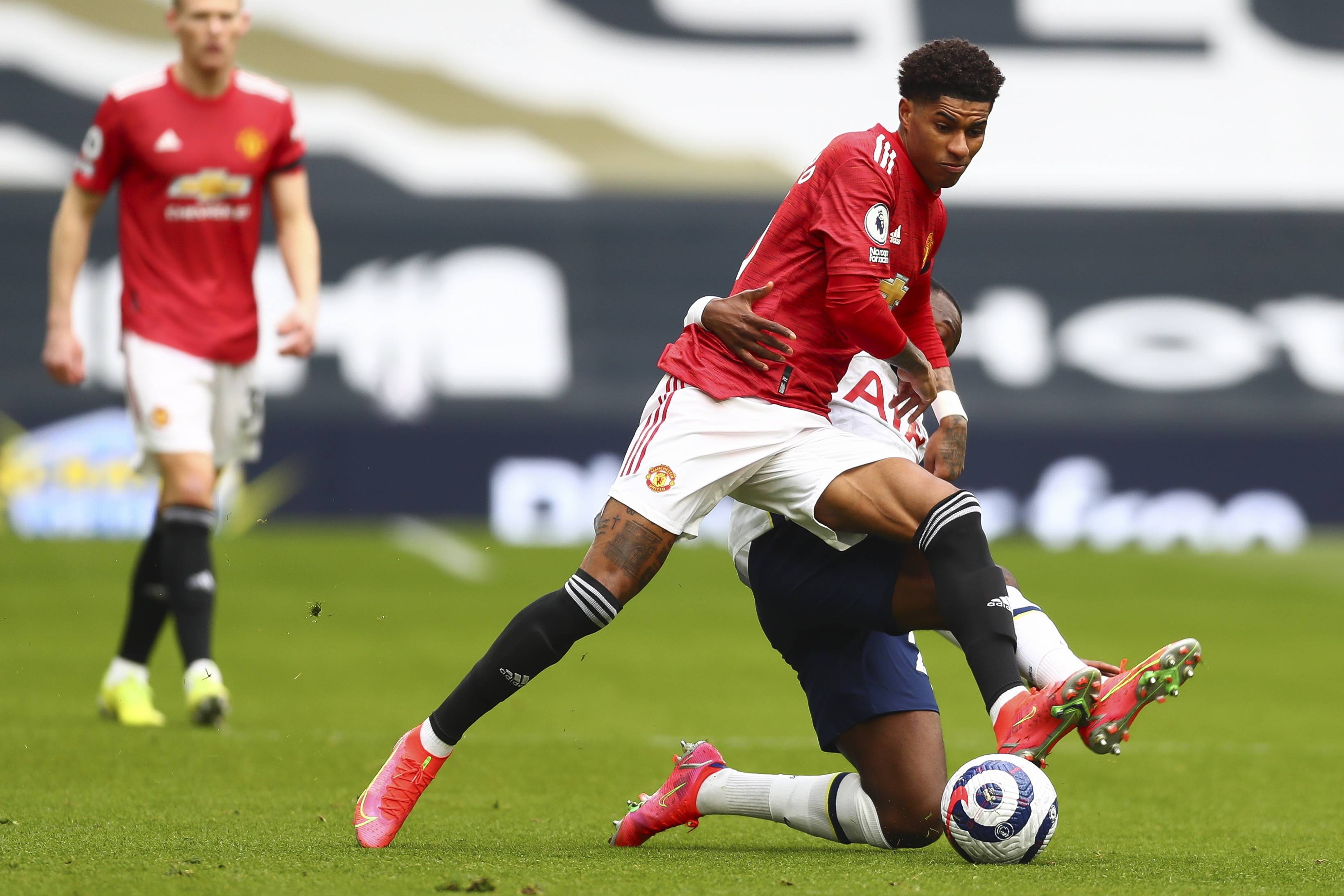 更是历史与 更是历史与